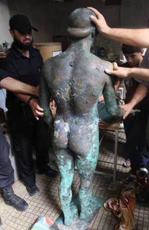 Rear view of the statue, via the BBC